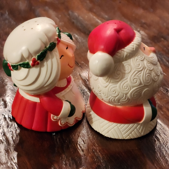 Vintage Hallmark Mr. & Mrs. Santa Claus Salt Pepper Shakers 1970s - Picture 3 of 8